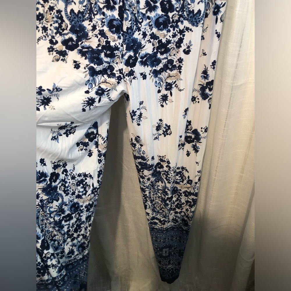 VENUS Blue and White Floral Jumpsuit 🦋💙🤍 M-L NWOT - Picture 10 of 11